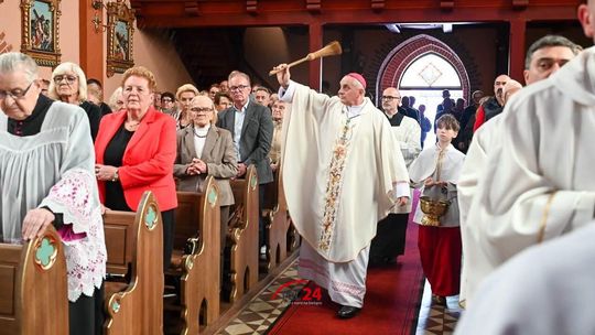 300 lat parafii w Radawnicy. Uroczyste poświęcenie kościoła i ołtarza
