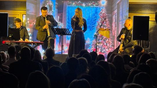 „Kolęda za jeden uśmiech” – magiczny, świąteczny koncert w Hotelu Zacisze w Złotowie