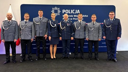 Awanse złotowskich policjantów podczas uroczystych obchodów Święta Niepodległości