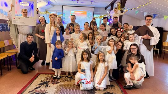 Bal Wszystkich Świętych w Złotowie. Dzieci bawiły się w strojach świętych i aniołów