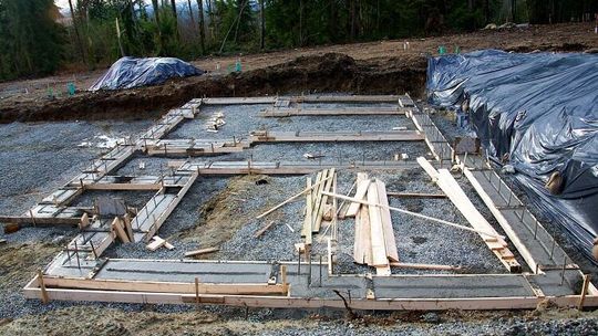 Co powinieneś wiedzieć o płytach fundamentowych zanim zaczniesz budowę