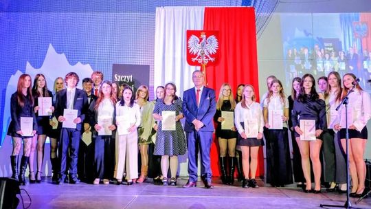 Cztery lata, setki wspomnień i jeden finał. Absolwenci I LO w Złotowie odebrali świadectwa