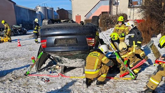 Doskonalenie w praktyce. Strażacy OSP szkolili się z ratownictwa technicznego w Lotyniu