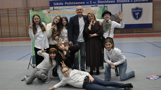 Dzień Edukacji Narodowej w Szkole Podstawowej nr 1 w Złotowie – wdzięczność, radość i artystyczne emocje