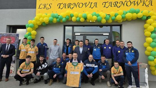 Tarnówka świętowała! Nowoczesne zaplecze sportowe już gotowe Tarnówka świętowała! Nowoczesne zaplecze sportowe już gotowe