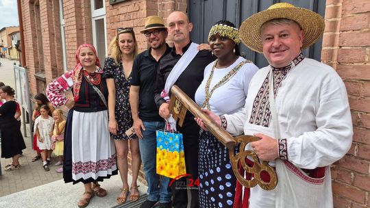 Folklor z całego świata zawitał do Okonka. Miasto tętniło muzyką, tańcem i kolorami