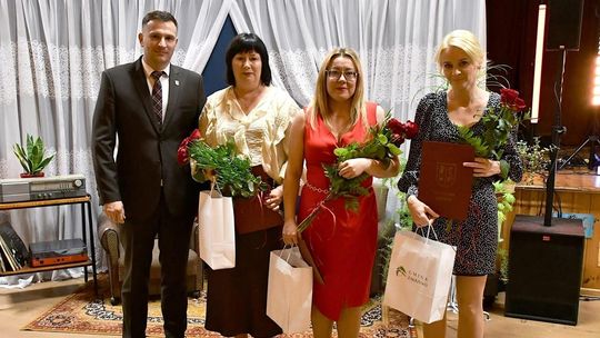 Gminny Dzień Edukacji Narodowej w Starej Wiśniewce – w hołdzie nauczycielom i pracownikom oświaty