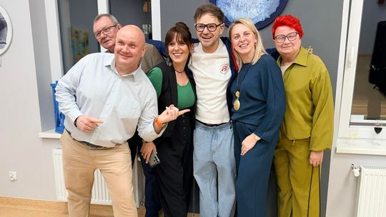 HADAL – sztuka, która świeci w najgłębszej ciemności. Wyjątkowy wernisaż Tomasza Cebo w Złotowie HADAL – sztuka, która świeci w najgłębszej ciemności. Wyjątkowy wernisaż Tomasza Cebo w Złotowie