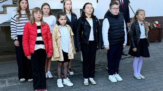 Hołd dla nauczycieli polskiej szkoły w Krajence – odsłonięto Tablicę Pamięci