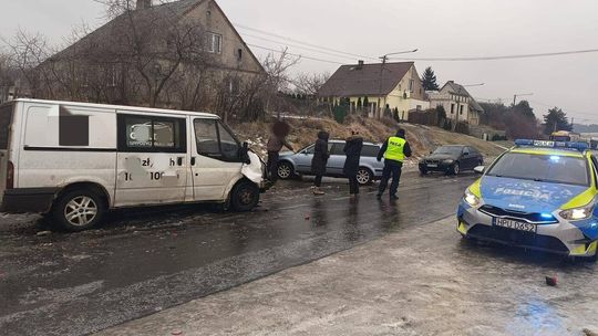 Intensywna doba dla służb. Dominowały zgłoszenia drogowe