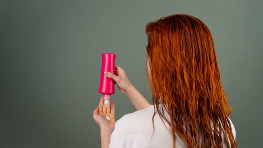 Jak dobrać odżywkę do porowatości włosów?