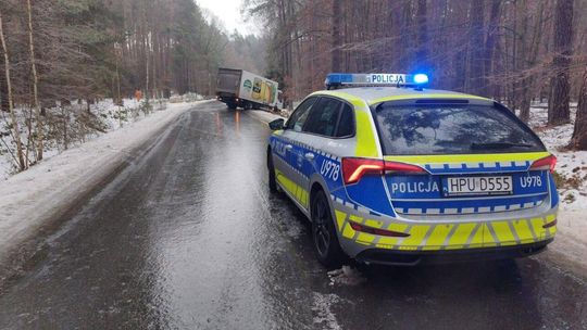 Kolejne zdarzenia drogowe i poważne utrudnienia w ruchu w powiecie złotowskim Kolejne zdarzenia drogowe i poważne utrudnienia w ruchu w powiecie złotowskim