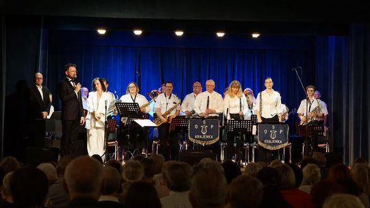 Koncert pełen wzruszeń i wyjątkowych kadrów – niedzielne spotkanie w Krajeńskim Ośrodku Kultury