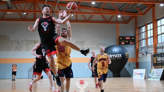 Krajna Basket rozpoczęła sezon od zwycięstwa. OLD TIMES Człuchów pokonani 52:34