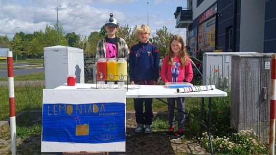 Lemoniada, bransoletki i wielkie serca – czyli jak przedsiębiorcze dzieciaki robią dobrą robotę