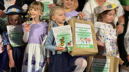 Małe głosy – wielkie emocje! Festiwal Miejskiej Piosenki Przedszkolaków „Złotów 2025” już za nami