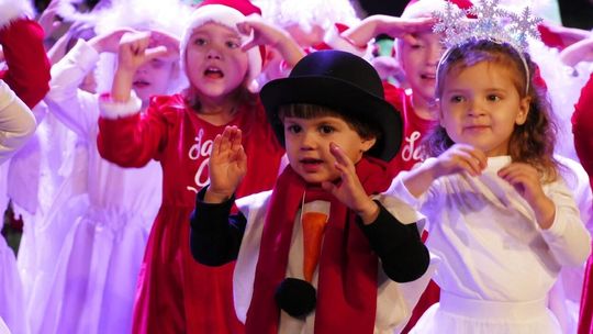 Małe serca, wielkie emocje. Świąteczny koncert przedszkolaków w Lipce