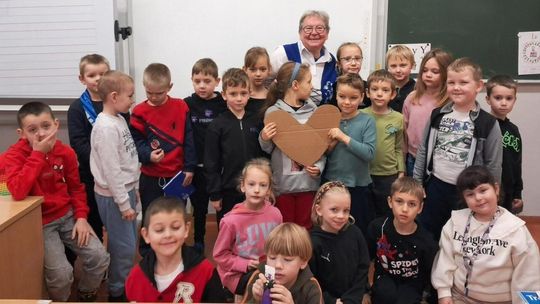 Marzenia o Afryce w SP2 w Złotowie – wyjątkowe spotkanie z podróżniczką