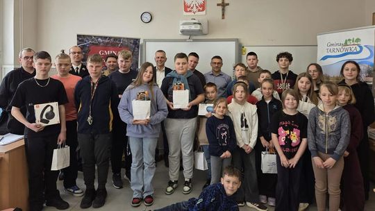 Młodzi znawcy pożarnictwa w akcji. Turniej wiedzy w Tarnówce Młodzi znawcy pożarnictwa w akcji. Turniej wiedzy w Tarnówce