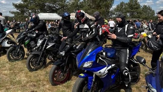 Motocykliści i pasjonaci militariów opanowali Jastrowie. VIII Charytatywne Otwarcie Sezonu za nami