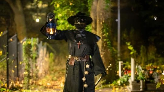 Mroczny spacer po cmentarzach w Złotowie Mroczny spacer po cmentarzach w Złotowie