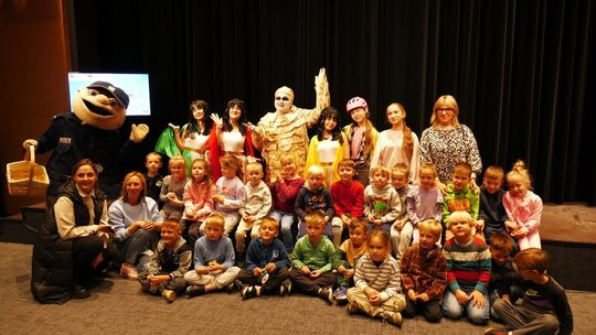 Musical „Czerwone, zielone i żółte” w GOK Lipka – edukacja przez zabawę