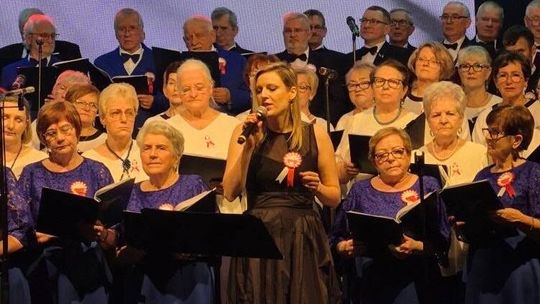 Muzyczna podróż przez dzieje Polski – koncert patriotyczny w Okonku Muzyczna podróż przez dzieje Polski – koncert patriotyczny w Okonku