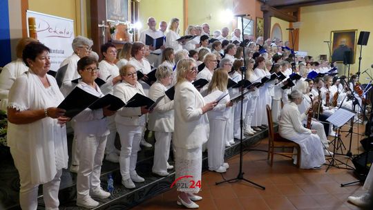 Muzyka, refleksja i duchowe przeżycia. Chór TĘCZA wystąpił w Jastrowiu