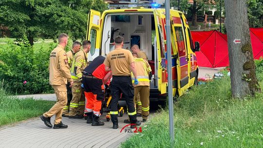 Nagłe zatrzymanie krążenia w centrum Złotowa. O życie mężczyzny walczyli świadkowie i ratownicy