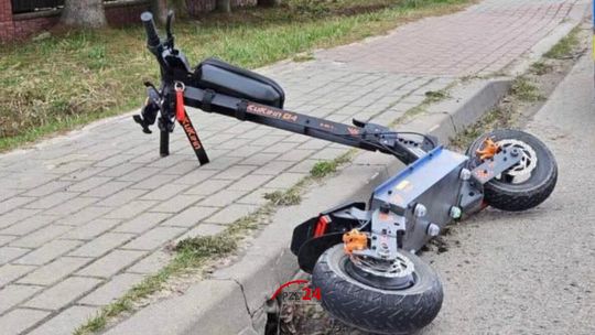 Nastolatkowie na jednej hulajnodze zderzyli się z autem. Sprawa trafi do sądu rodzinnego
