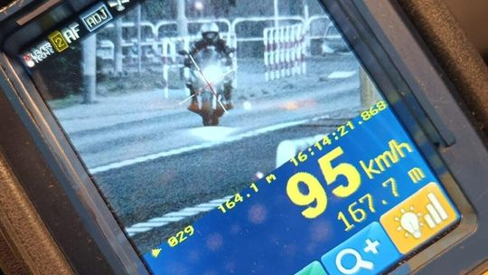 Niebezpieczna prędkość motocyklisty w Podgajach