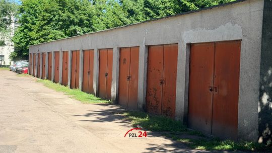 Nielegalne garaże przy ul. Szkolnej znów tematem obrad. Radni apelują o rozwiązanie problemu