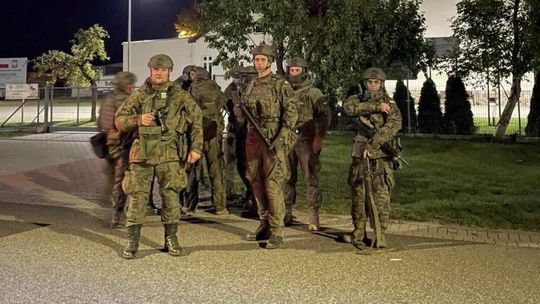 Nocne szkolenie w Złotowie żołnierzy 122 batalionu lekkiej piechoty w Dolaszewie