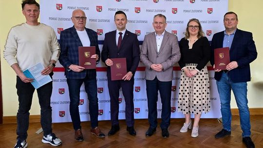 Nowa inwestycja drogowa w Powiecie Złotowskim. Umowa na przebudowę drogi Czajcze – Buntowo podpisana
