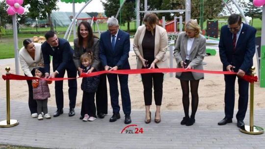 Nowe miejsce do zabawy dla najmłodszych. W Zakrzewie otwarto plac zabaw przy gminnym żłobku