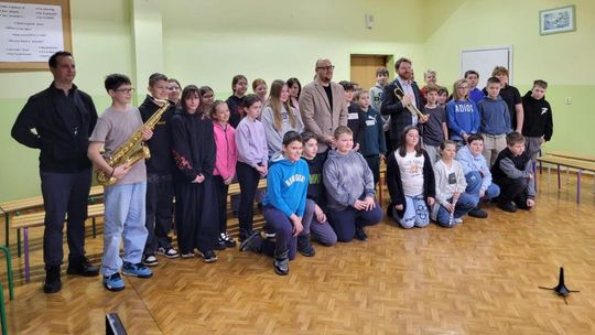 Orkiestra Dęta OSP Krajenka z wizytą w Publicznej Szkole Podstawowej