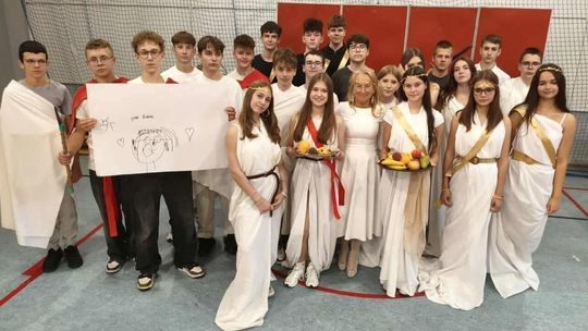 Otrzęsiny pierwszych klas w I LO w Złotowie Otrzęsiny pierwszych klas w I LO w Złotowie