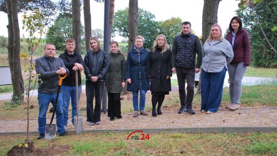 Owocowy sad powstał na promenadzie w Zakrzewie. Posadzono jabłonie i grusze