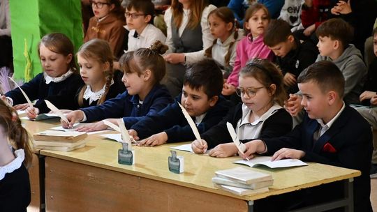 Pamięć, która łączy pokolenia. Uroczystość ku czci Patrona szkoły w Zakrzewie