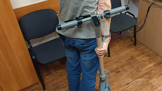 Policjanci odzyskali skradzioną hulajnogę elektryczną i zatrzymali złodzieja