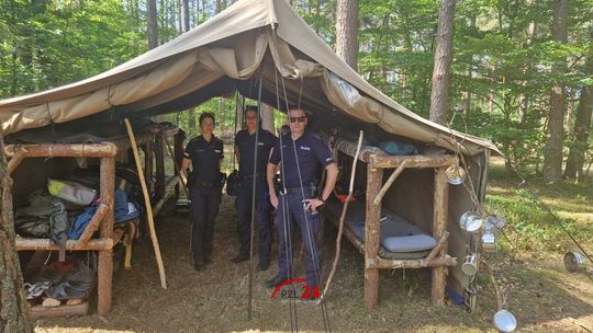 Policjanci, strażacy i sanepid dbają o bezpieczeństwo harcerzy podczas wakacyjnego wypoczynku