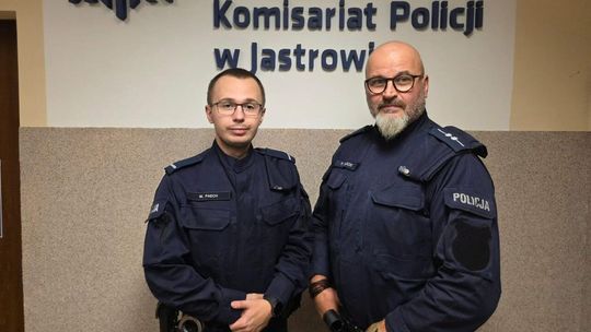 Policjanci z Jastrowia uratowali zagubionego seniora – dzięki nim wrócił bezpiecznie do domu
