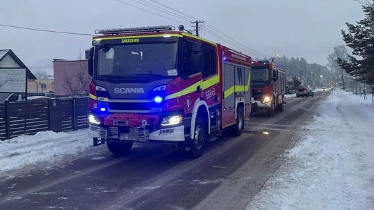 Pożar busa na prywatnej posesji w Zakrzewie