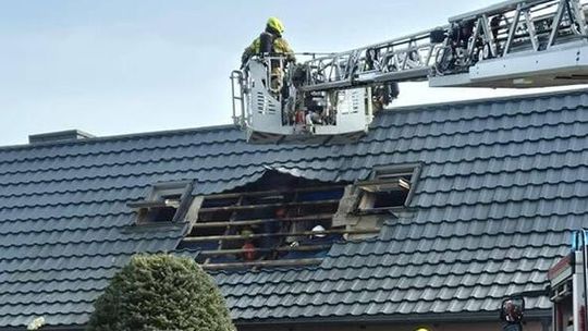 Pożar domu w Batorówku. Ogień dotarł na poddasze, akcja trwała trzy godziny