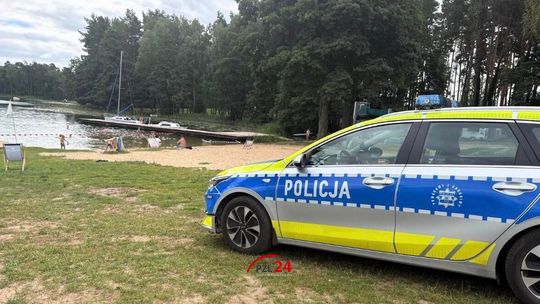 Pozostawione rzeczy na plaży postawiły służby na nogi. Akcja nad jeziorem Borówno zakończyła się szczęśliwie