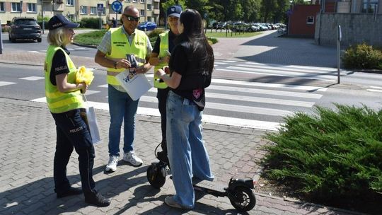 Profilaktyka na drogach w Złotowie – akcja dla rowerzystów i użytkowników hulajnóg