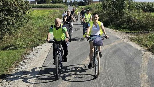 Rajd rowerowy w Czernicach – sport, integracja i pożegnanie lata