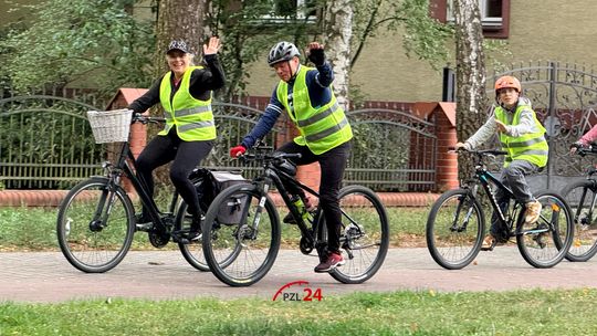 Rodzinny rajd rowerowy przejechał przez Złotów. Była wspólna jazda, grill i sadzenie drzew