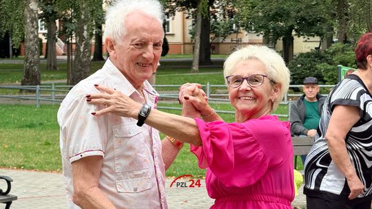 Roztańczona muszla koncertowa. Seniorzy po raz kolejny pokazali, jak się bawić