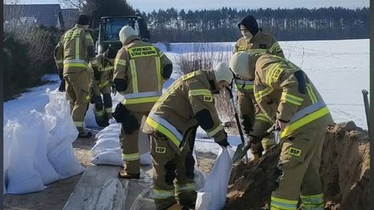 Roztopy pod lupą. Służby zabezpieczały teren przy ROD „Piast” w Złotowie Roztopy pod lupą. Służby zabezpieczały teren przy ROD „Piast” w Złotowie